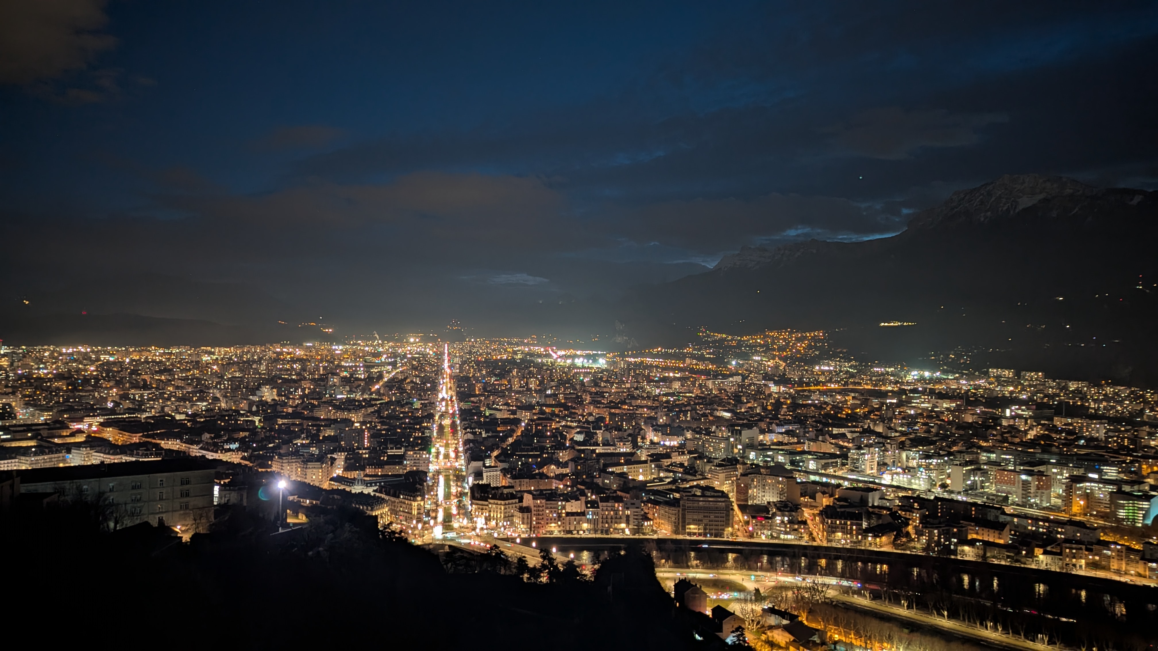 Img carrousel pour Bastille de nuit, c'est magnifique